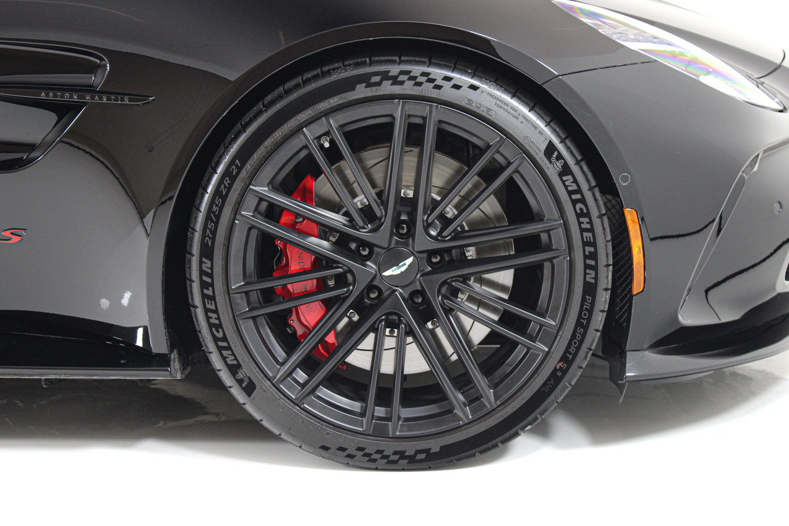 Used 2026 Aston Martin V8 Vantage S RWD image 23
