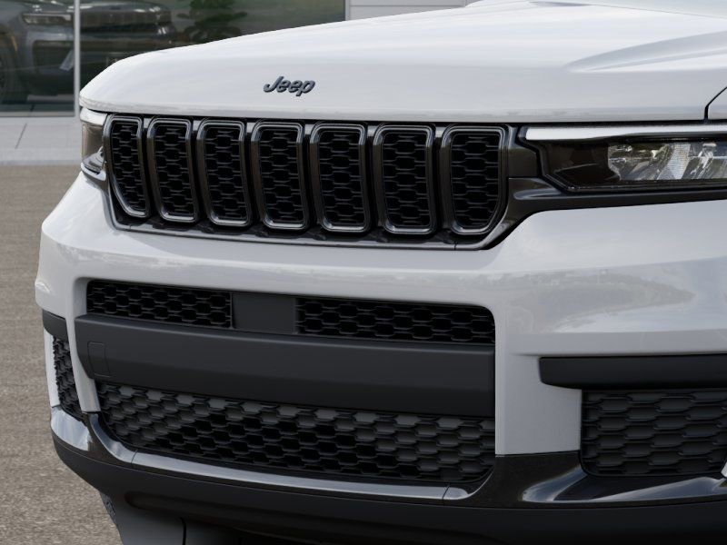 New 2025 Jeep Grand Cherokee L Laredo image 11