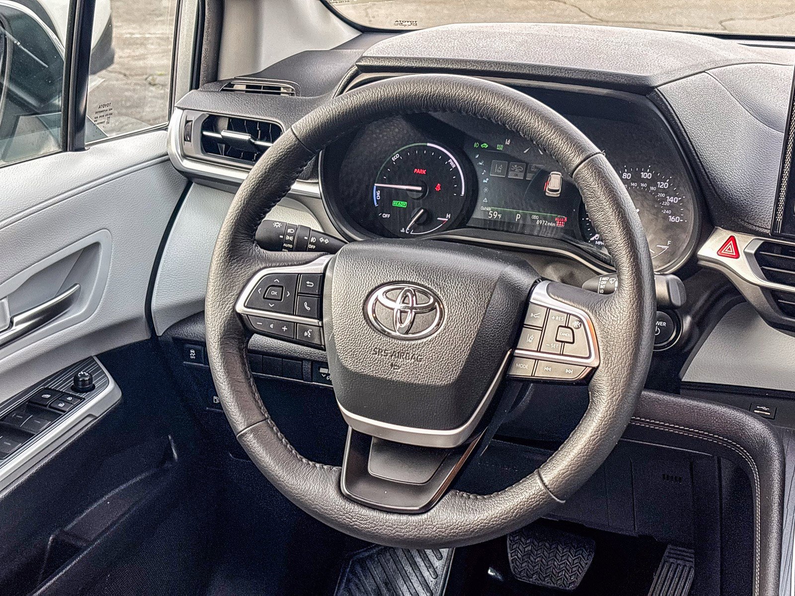 Used 2025 Toyota Sienna XLE image 19