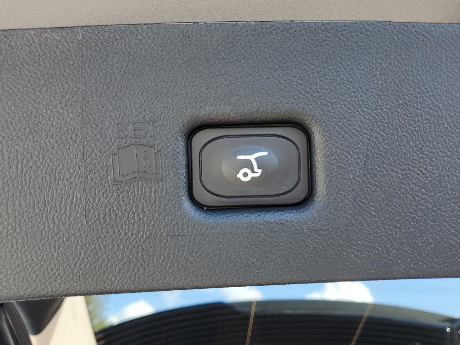 Used 2023 Lincoln Nautilus AWD image 9