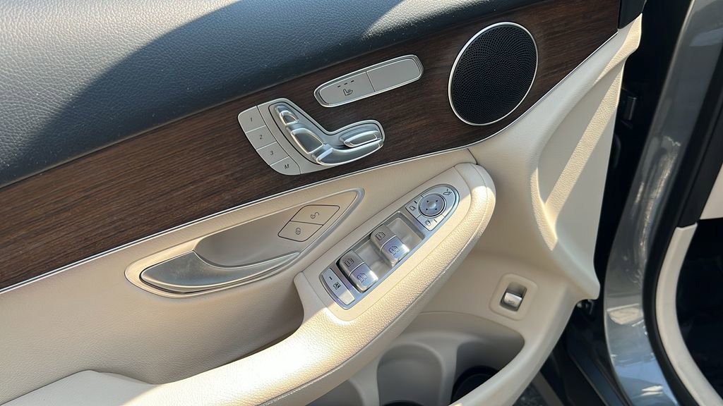 Used 2022 Mercedes-Benz GLC 300 GLC 300 image 21