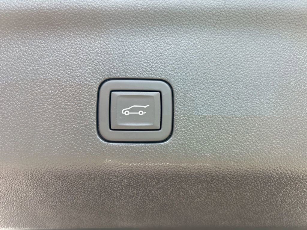 Used 2023 GMC Yukon Denali Ultimate AWD/4WD image 32