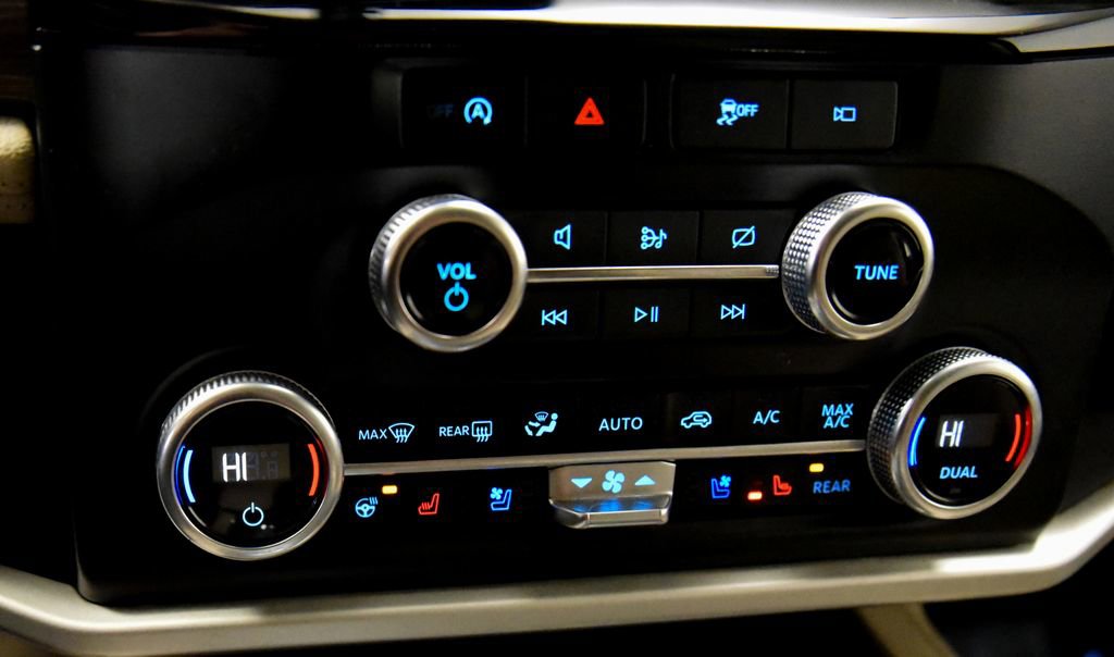 Used 2024 Ford Expedition Limited image 22