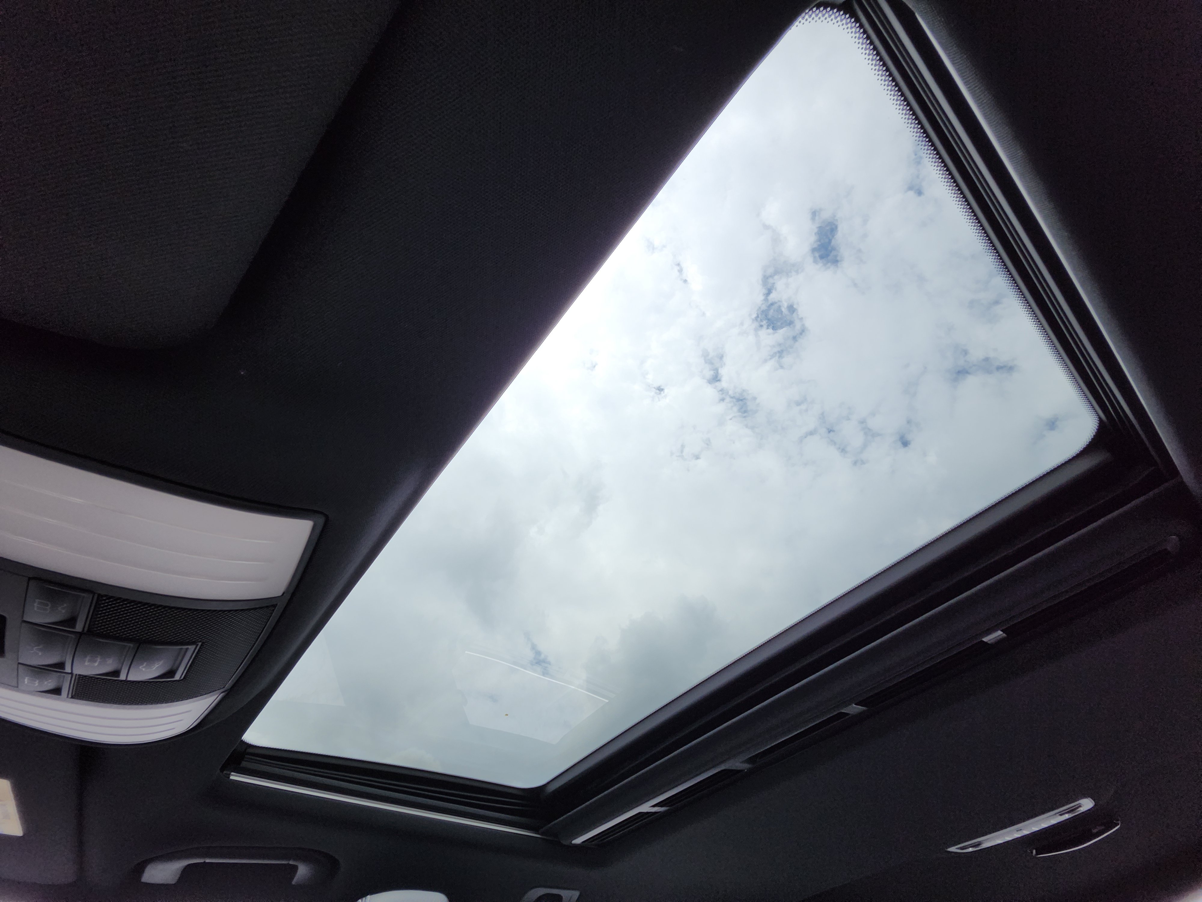 Used 2014 Mercedes-Benz E 350 4MATIC Wagon image 2