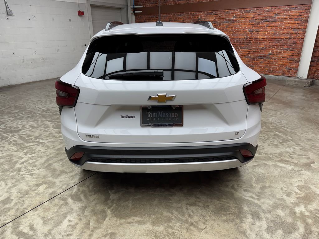 Used 2024 Chevrolet Trax LT w/ LT Convenience Package FWD image 3