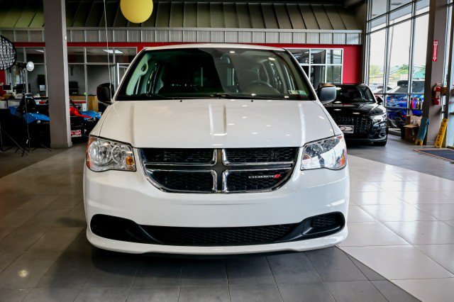 Used 2019 Dodge Grand Caravan SE FWD image 2