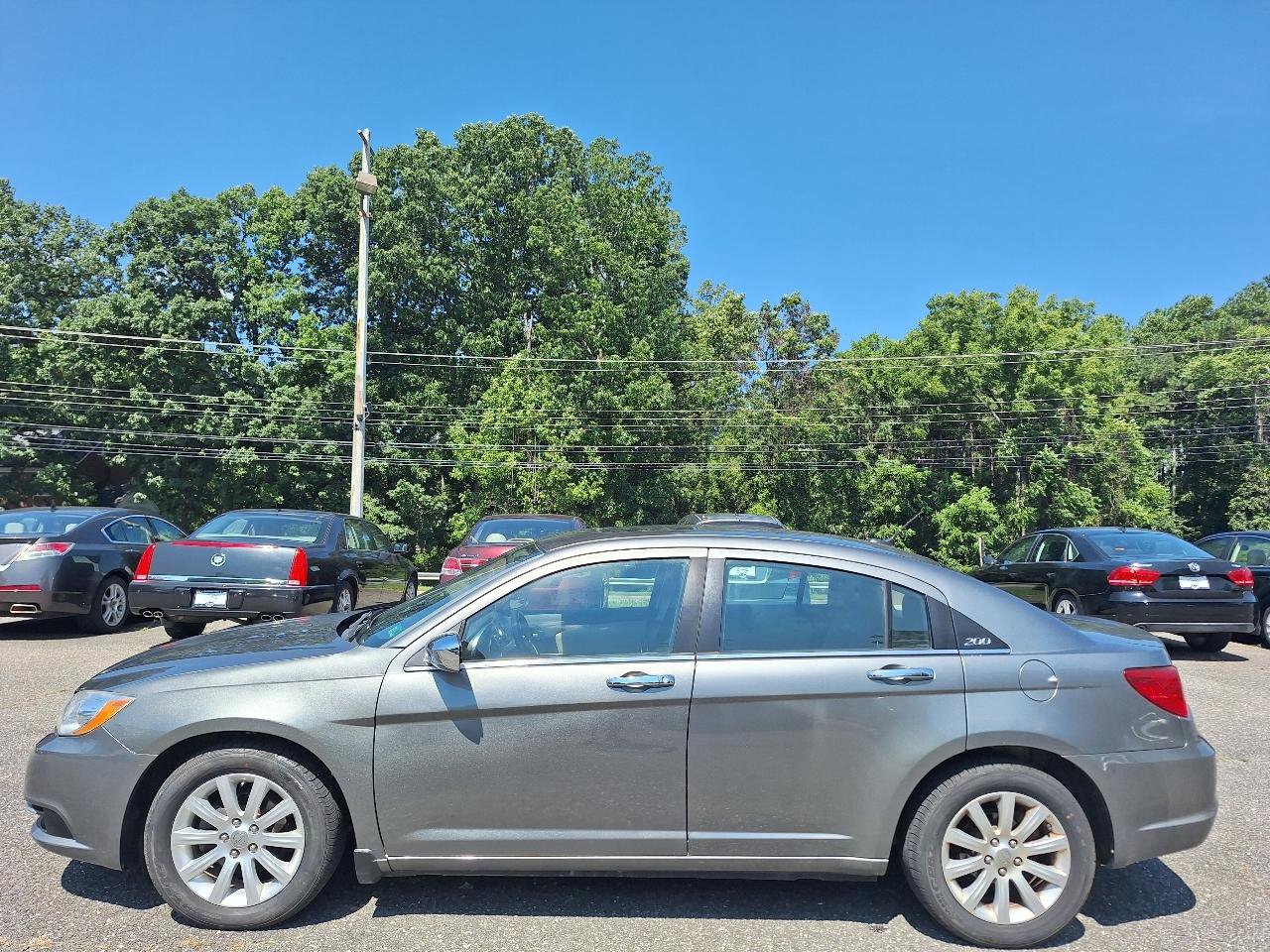 Used 2013 Chrysler 200 Limited w/ Sun/Sound Group image 5