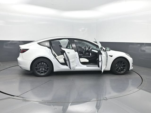 Used 2022 Tesla Model 3 Standard Range RWD image 31