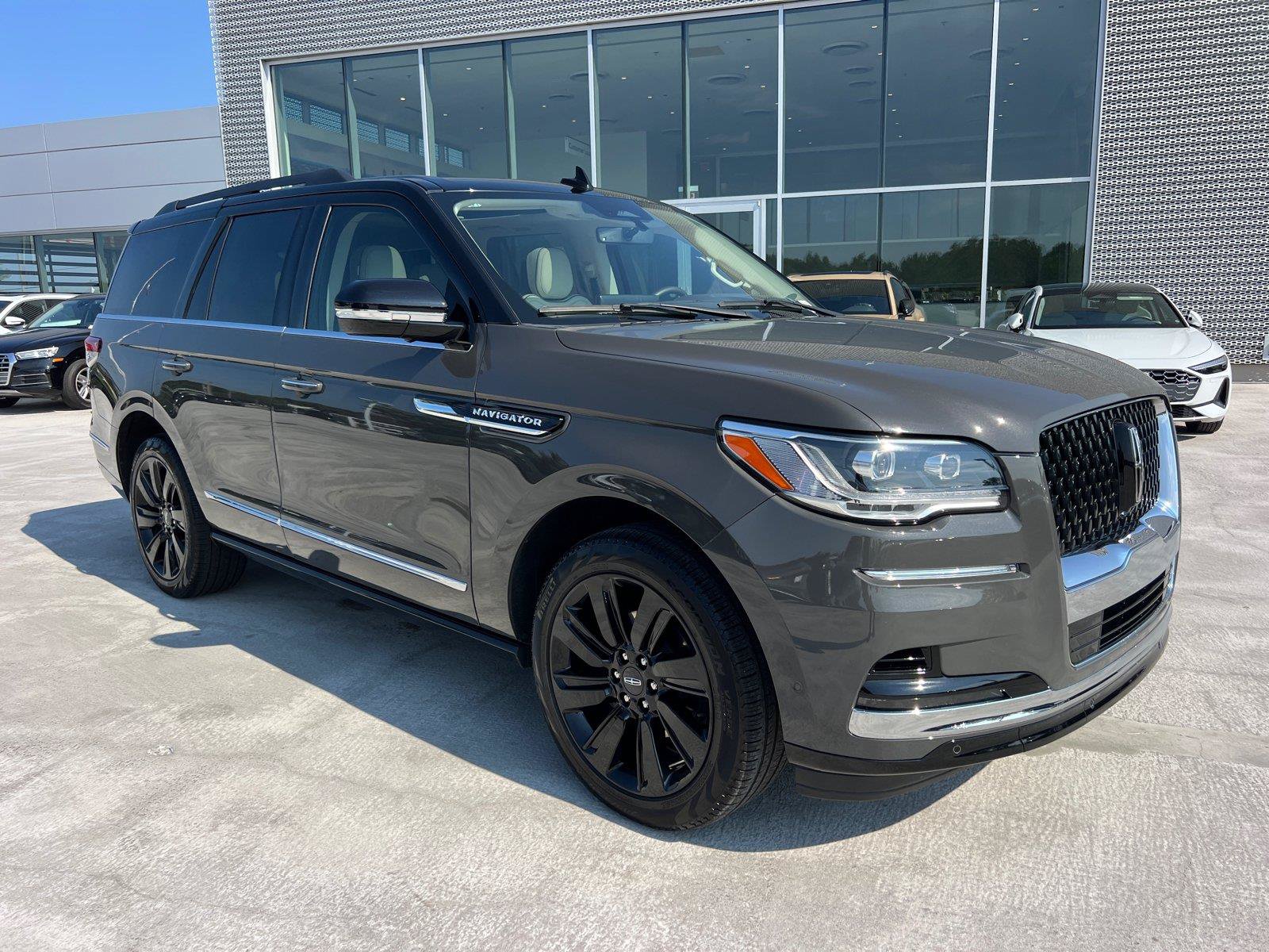 Used 2024 Lincoln Navigator Black Label AWD/4WD image 3