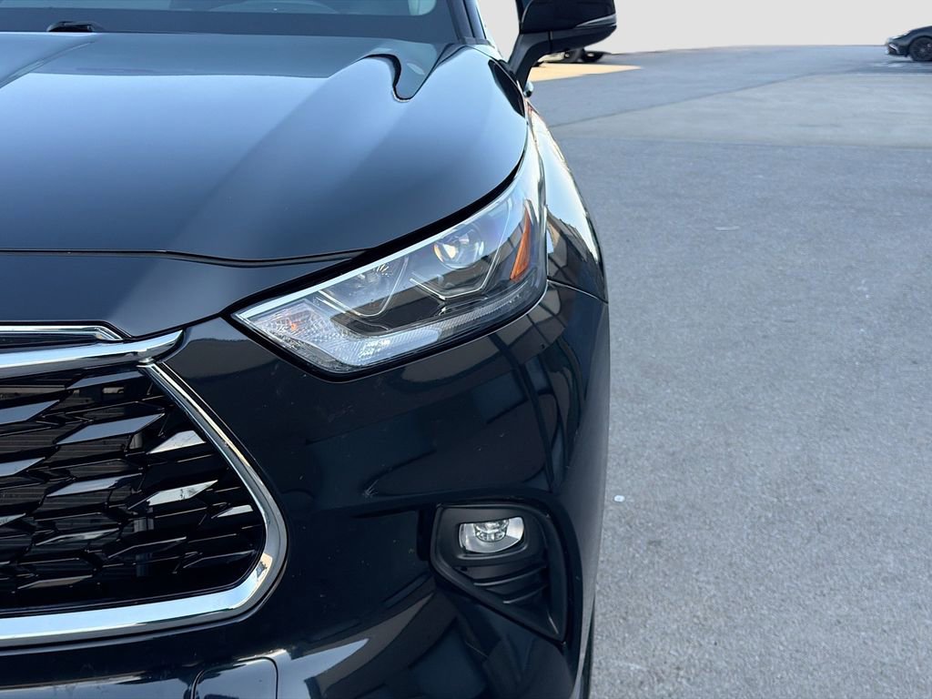 Used 2023 Toyota Highlander Limited image 11