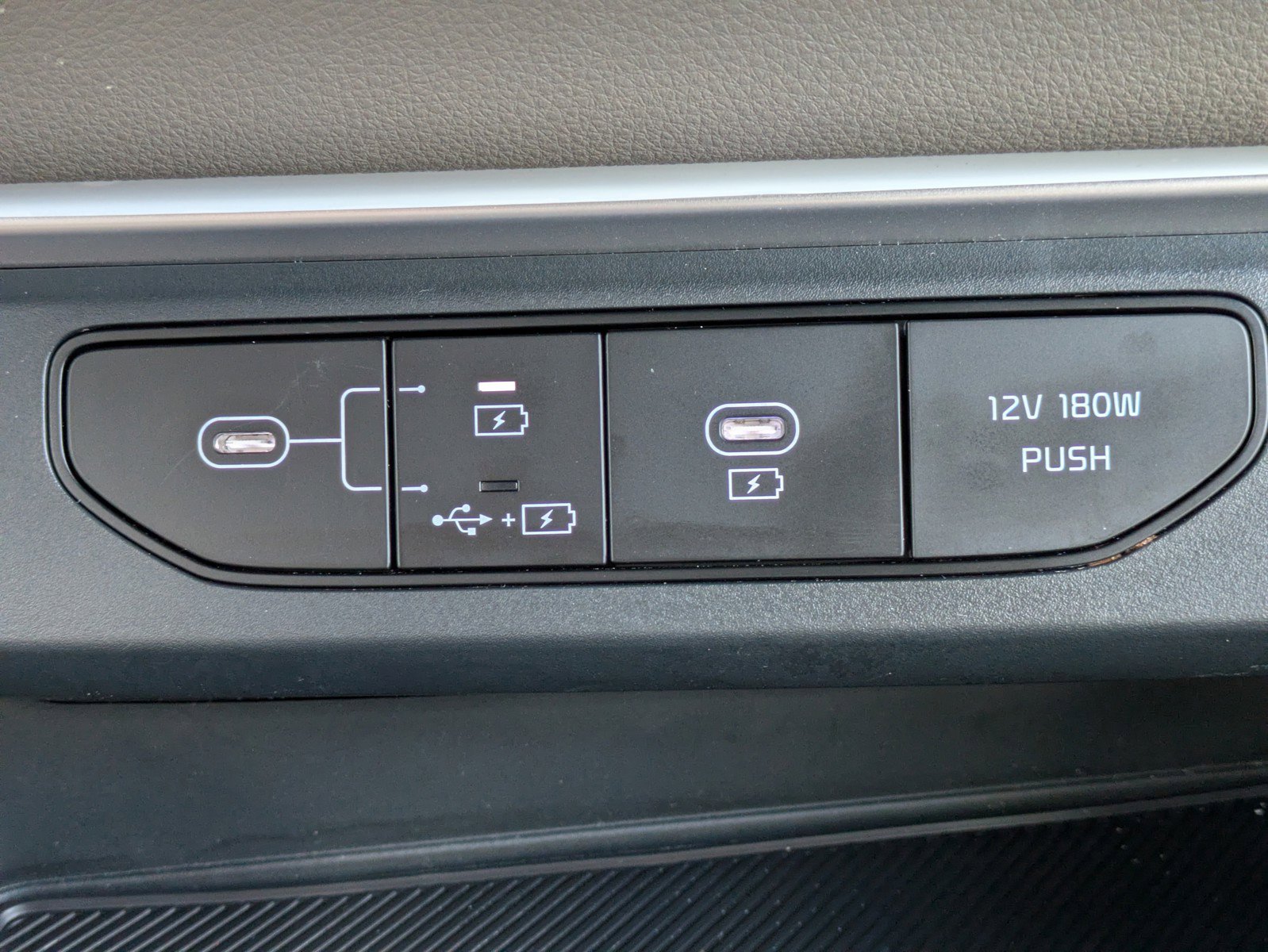 Certified 2026 Kia Carnival LX FWD image 36