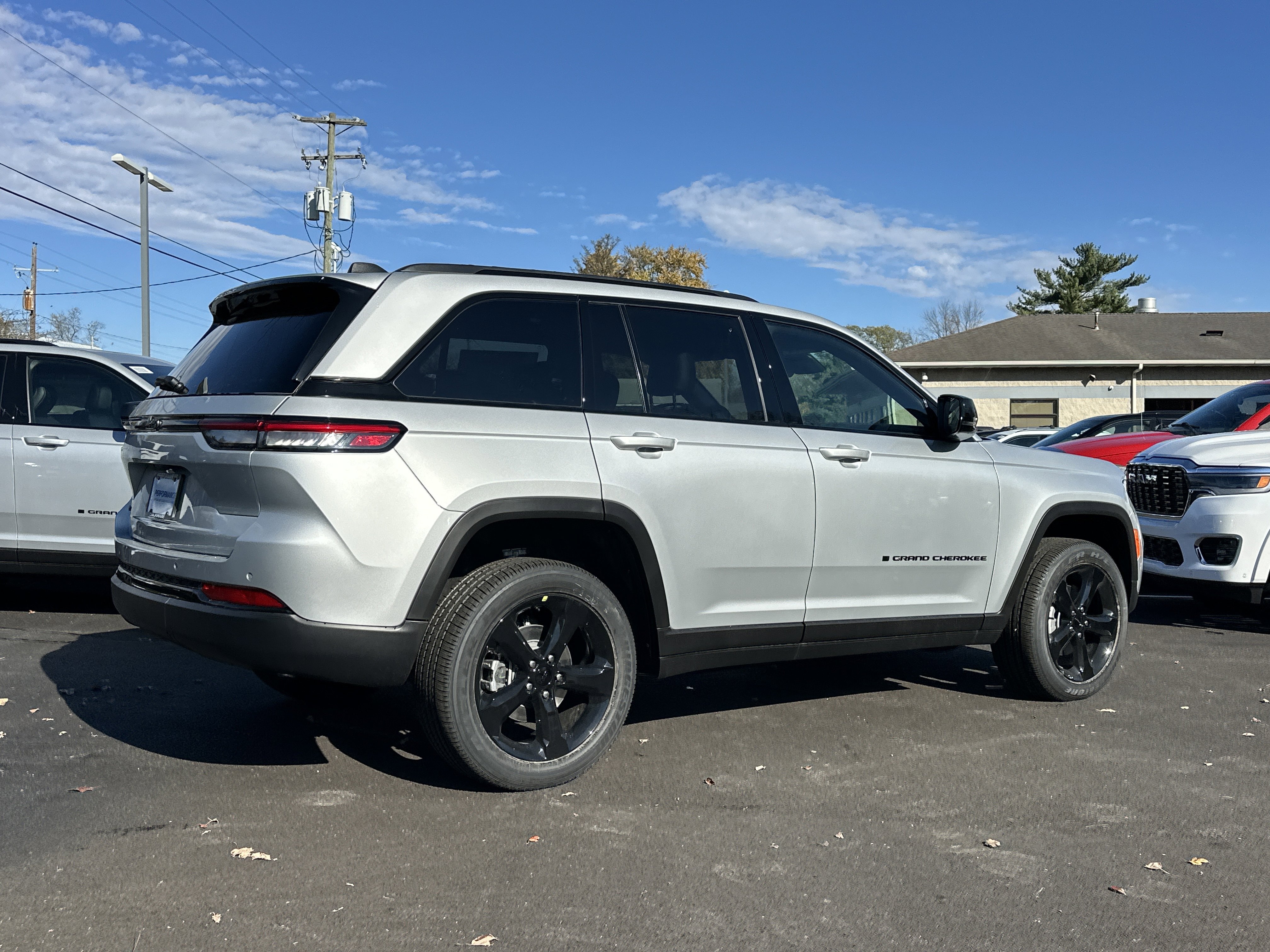 New 2025 Jeep Grand Cherokee Altitude image 17