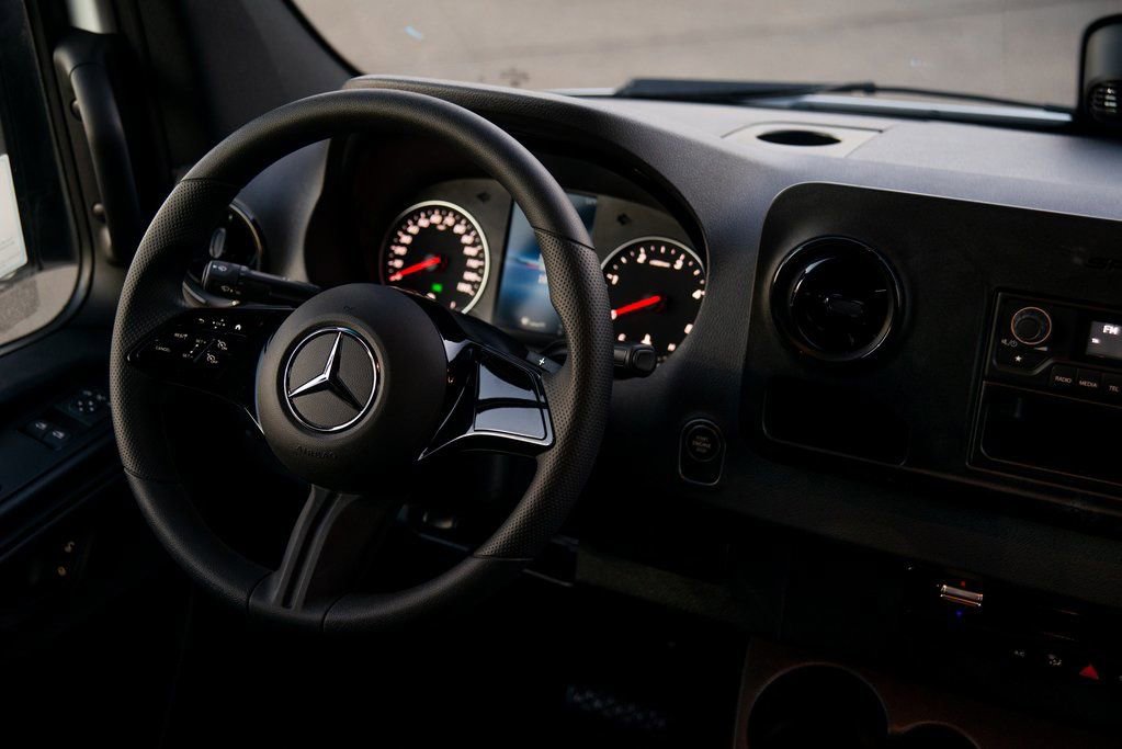 Used 2025 Mercedes-Benz Sprinter 2500 image 38