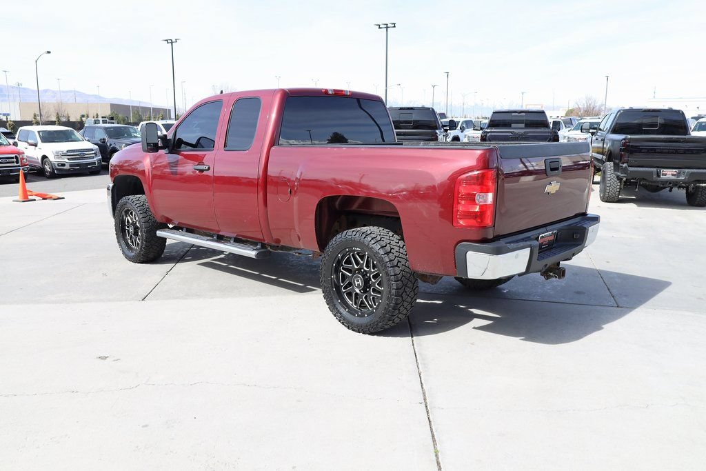 Used 2008 Chevrolet Silverado 2500 LT w/ 1LT Convenience Package AWD/4WD image 4