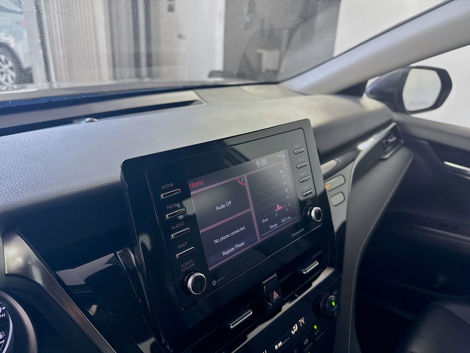 Used 2024 Toyota Camry SE FWD image 8