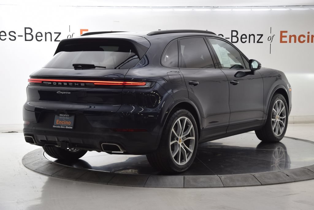 Used 2024 Porsche Cayenne AWD/4WD image 6