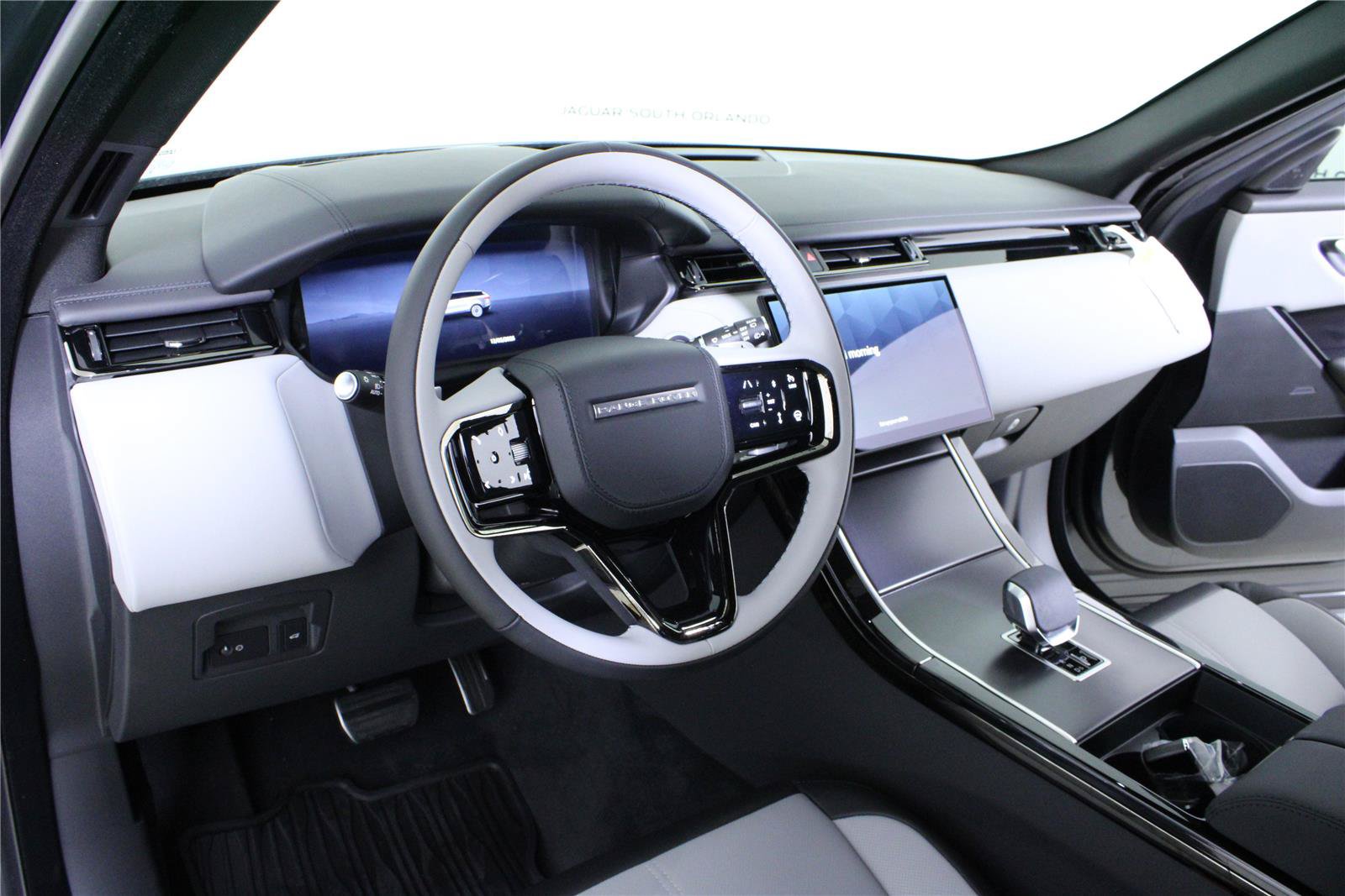 New 2026 Land Rover Range Rover Velar Dynamic SE AWD/4WD image 16