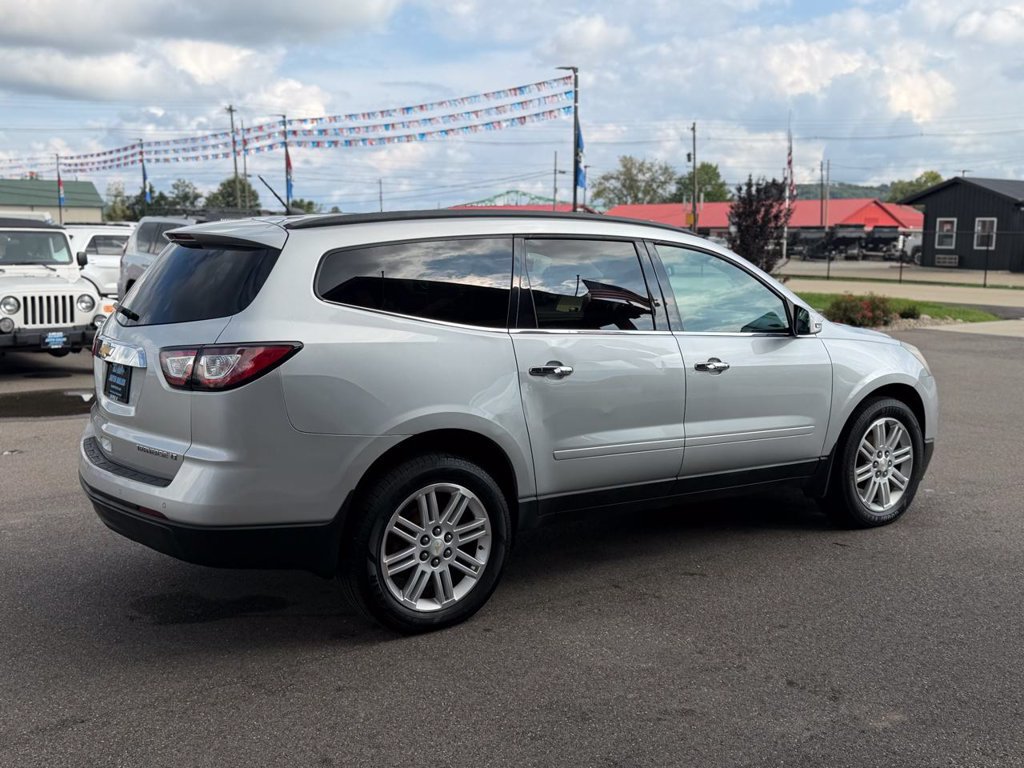 Used 2015 Chevrolet Traverse LT w/ Style and Technology Package FWD image 4
