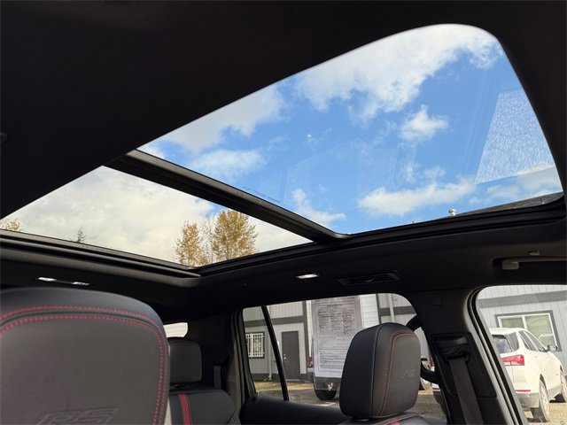 Used 2024 Chevrolet Traverse RS image 28