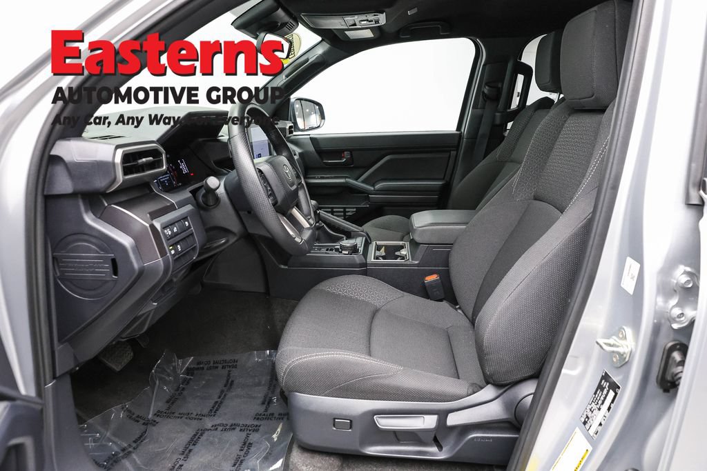 Used 2025 Toyota 4Runner SR5 AWD/4WD image 14