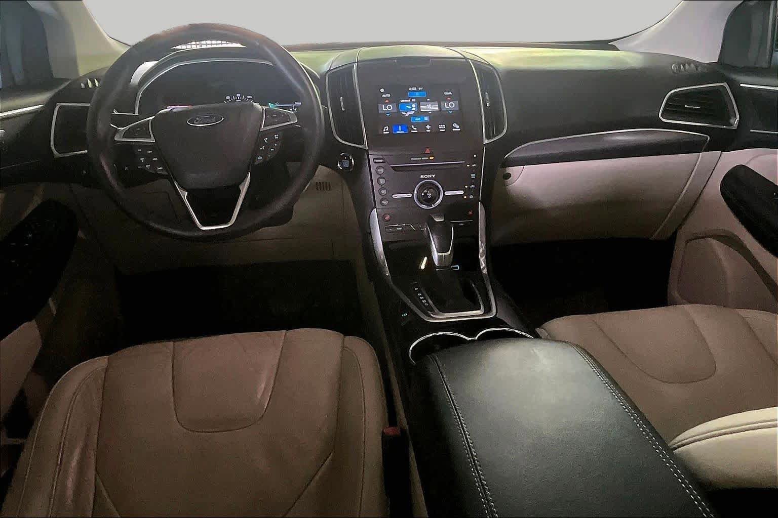 Used 2016 Ford Edge Titanium w/ Technology Package AWD/4WD image 13