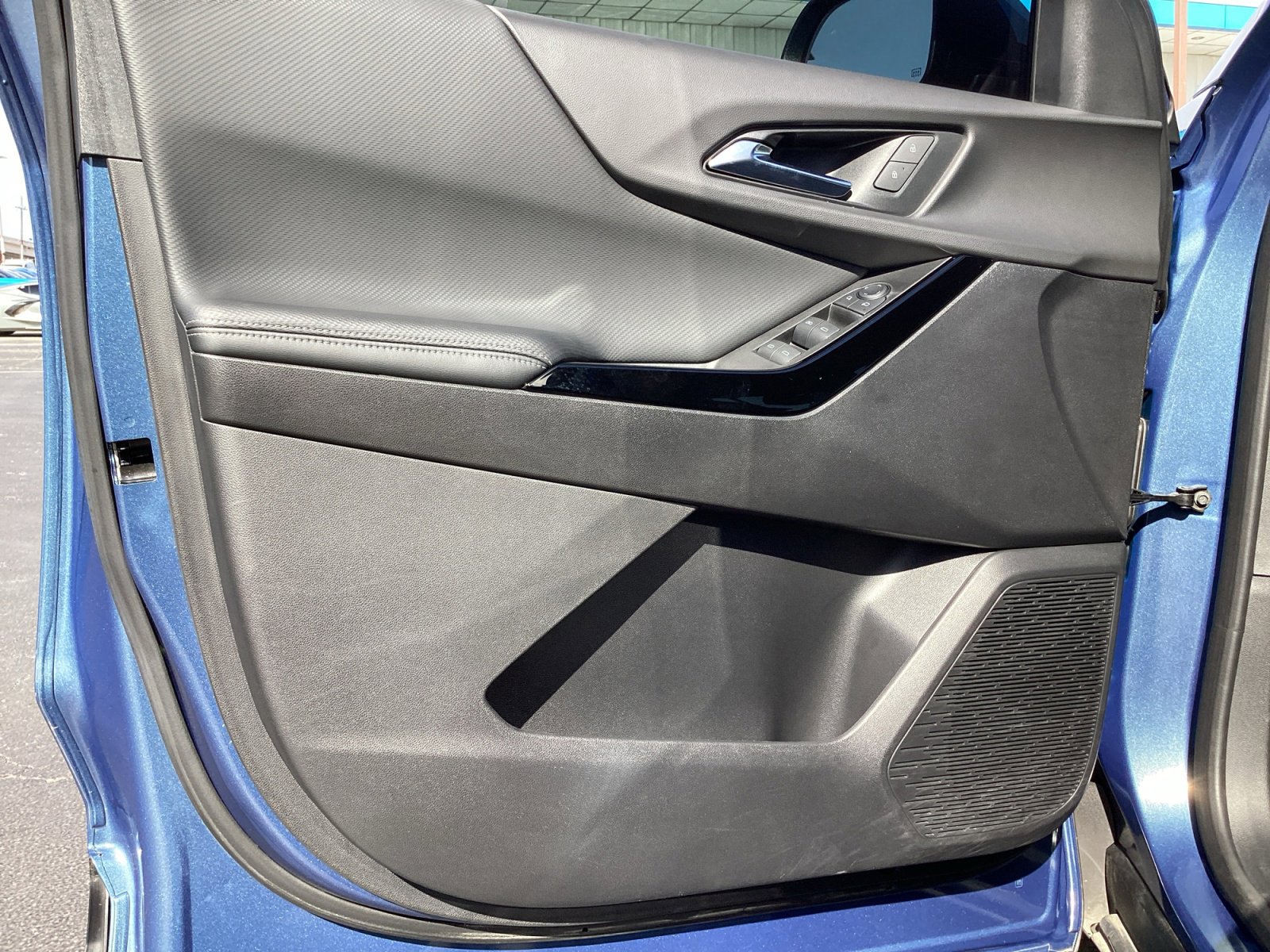 Used 2025 Chevrolet Equinox LT w/ Safety and Technology Package image 32