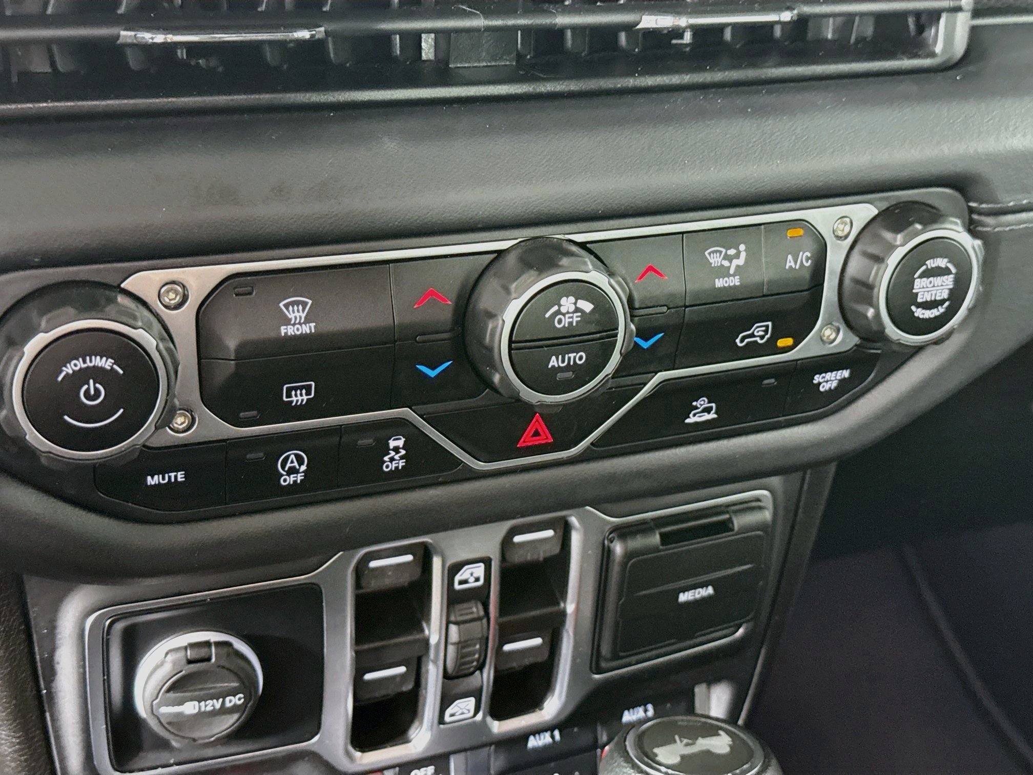 Used 2025 Jeep Wrangler Unlimited Rubicon AWD/4WD image 17