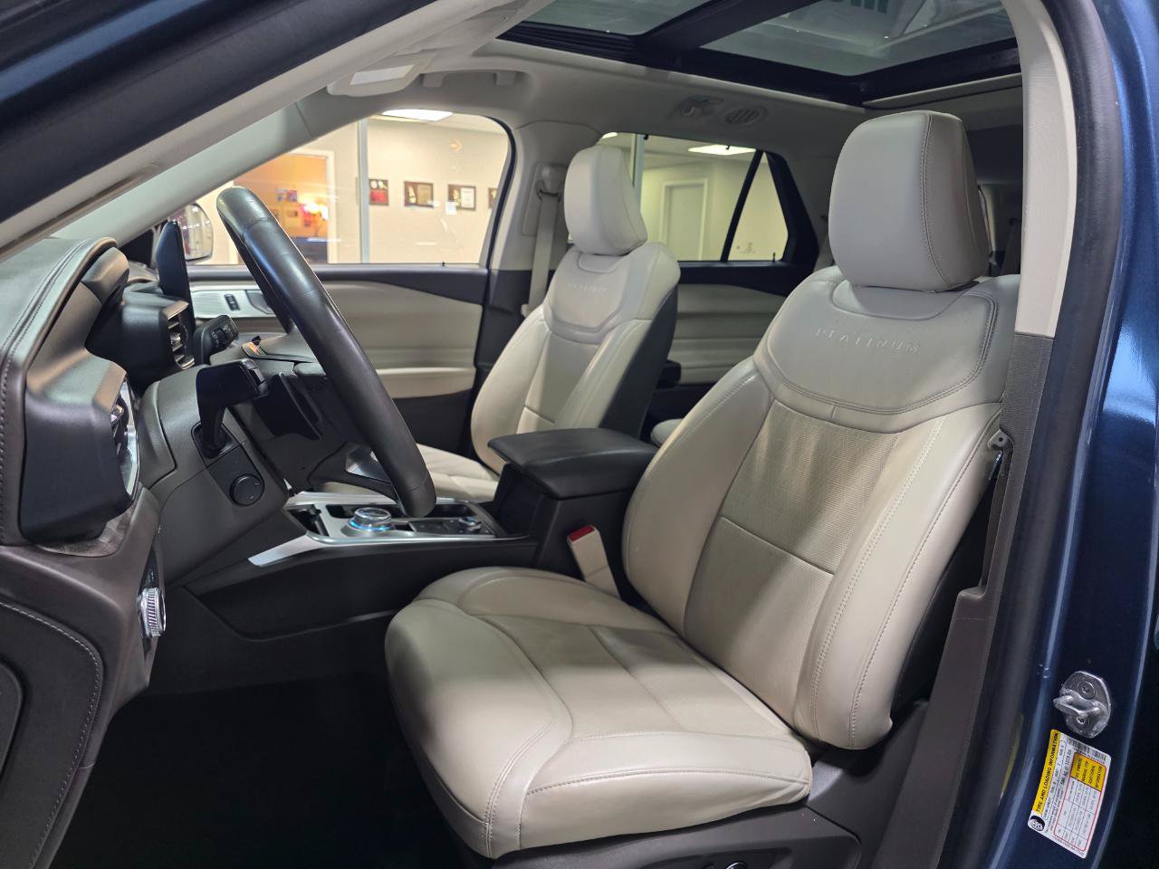 Used 2020 Ford Explorer Platinum w/ Premium Technology Package AWD/4WD image 14