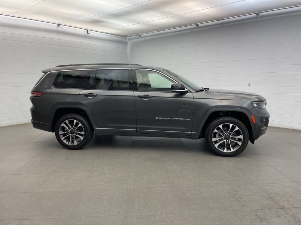 New 2025 Jeep Grand Cherokee L Overland w/ Luxury Tech Group IV AWD/4WD image 2