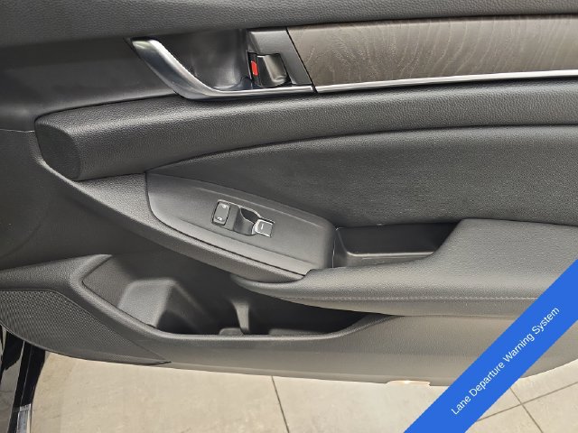 Used 2022 Honda Accord Touring image 11