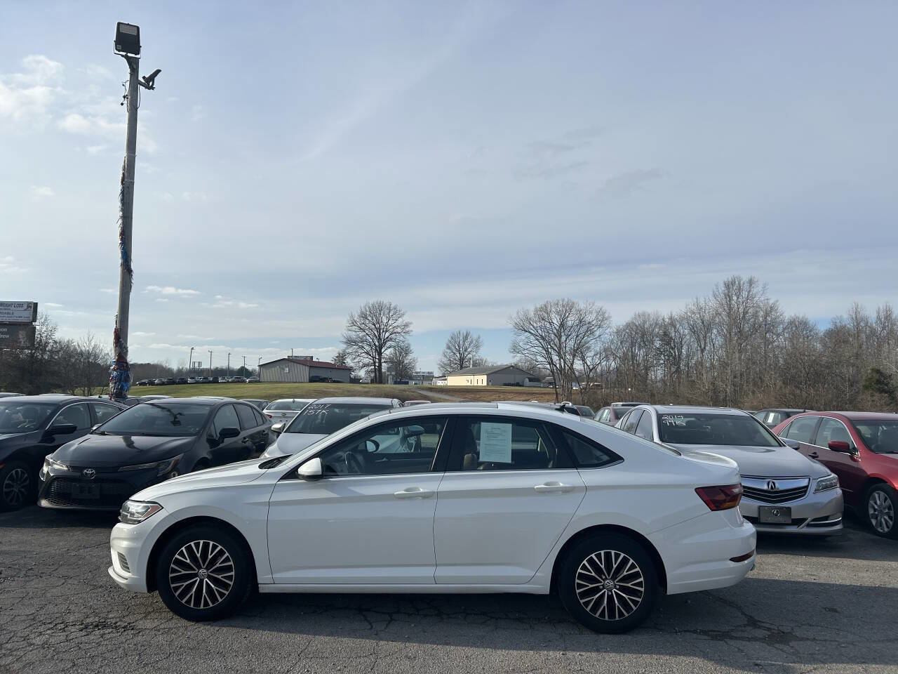 Used 2019 Volkswagen Jetta SE w/ Cold Weather Package image 4