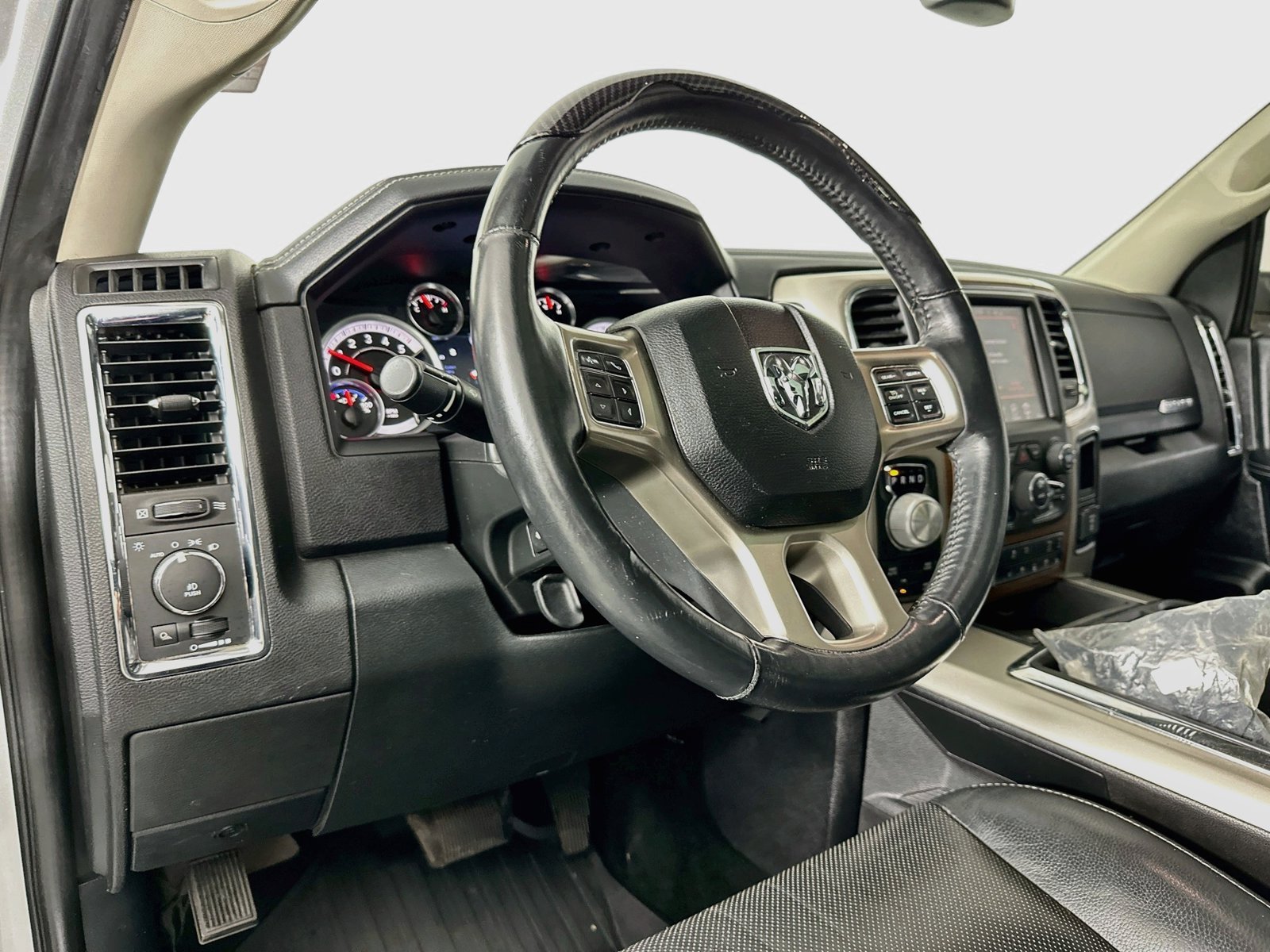 Used 2015 RAM 1500 Laramie w/ Convenience Group AWD/4WD image 10