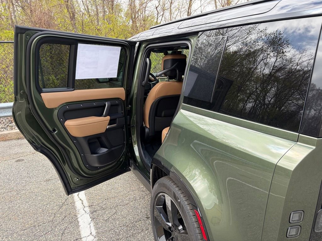 New 2026 Land Rover Defender 110 X-Dynamic SE AWD/4WD image 12