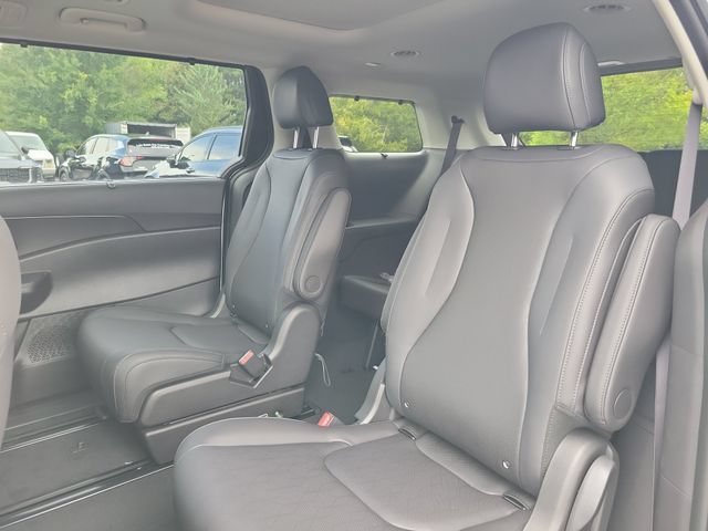 New 2027 Kia Carnival SX w/ Dark Edition Package FWD image 9