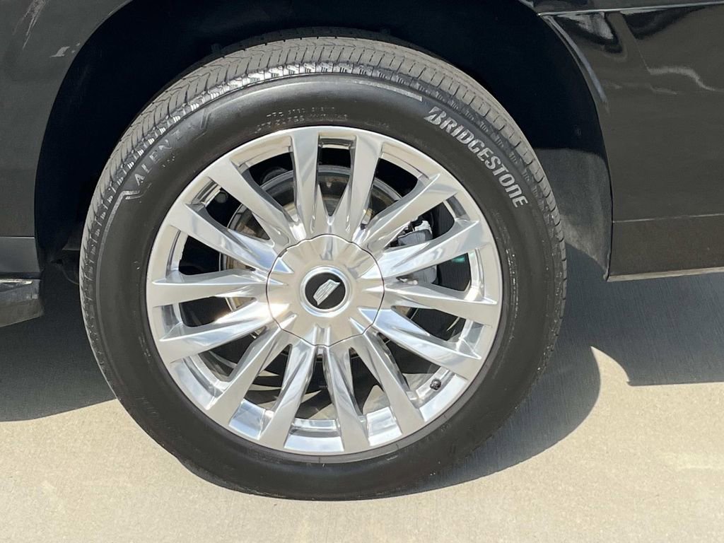 Certified 2024 Cadillac Escalade ESV Premium Luxury image 11