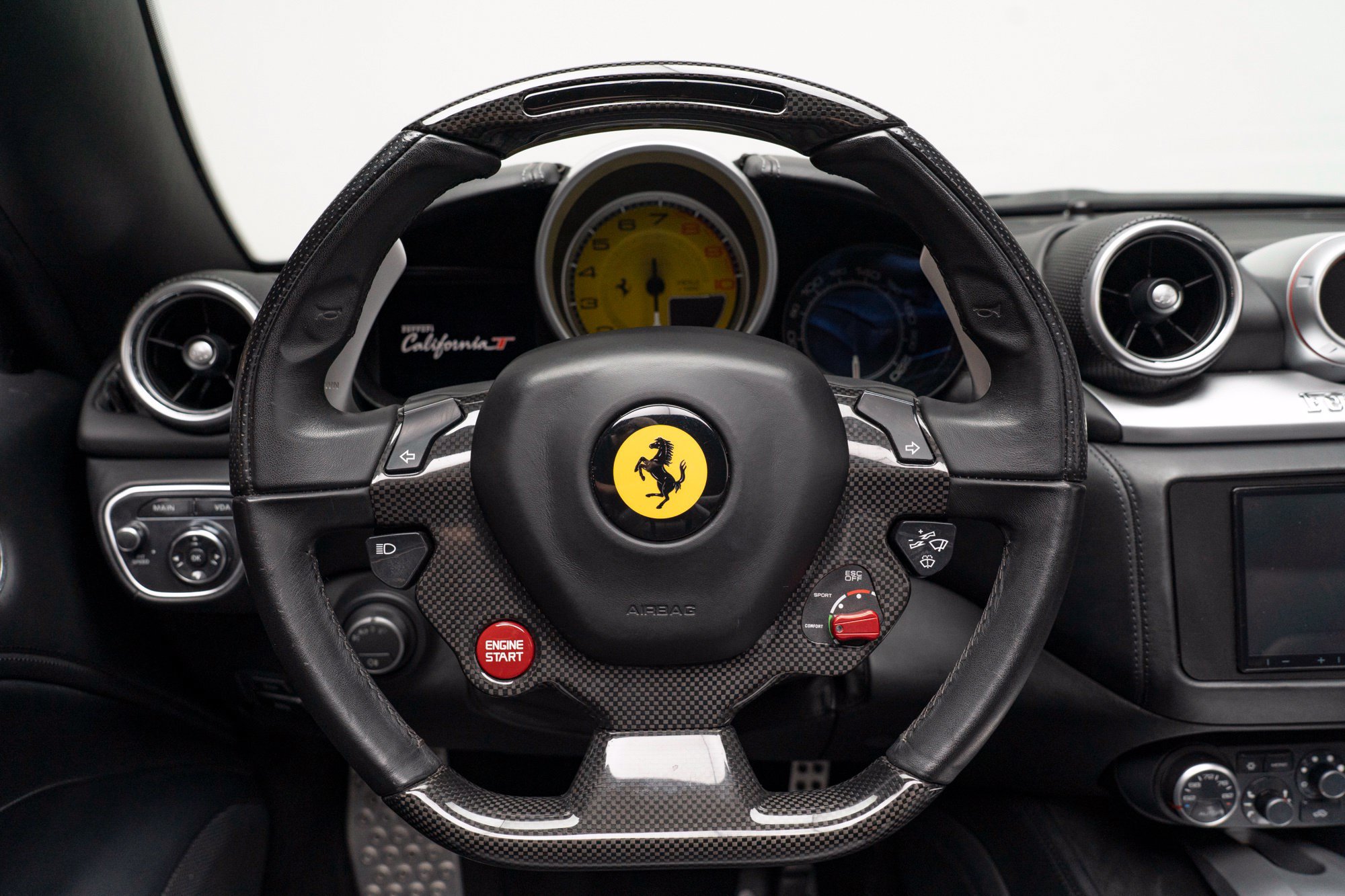 Used 2016 Ferrari California T RWD image 25