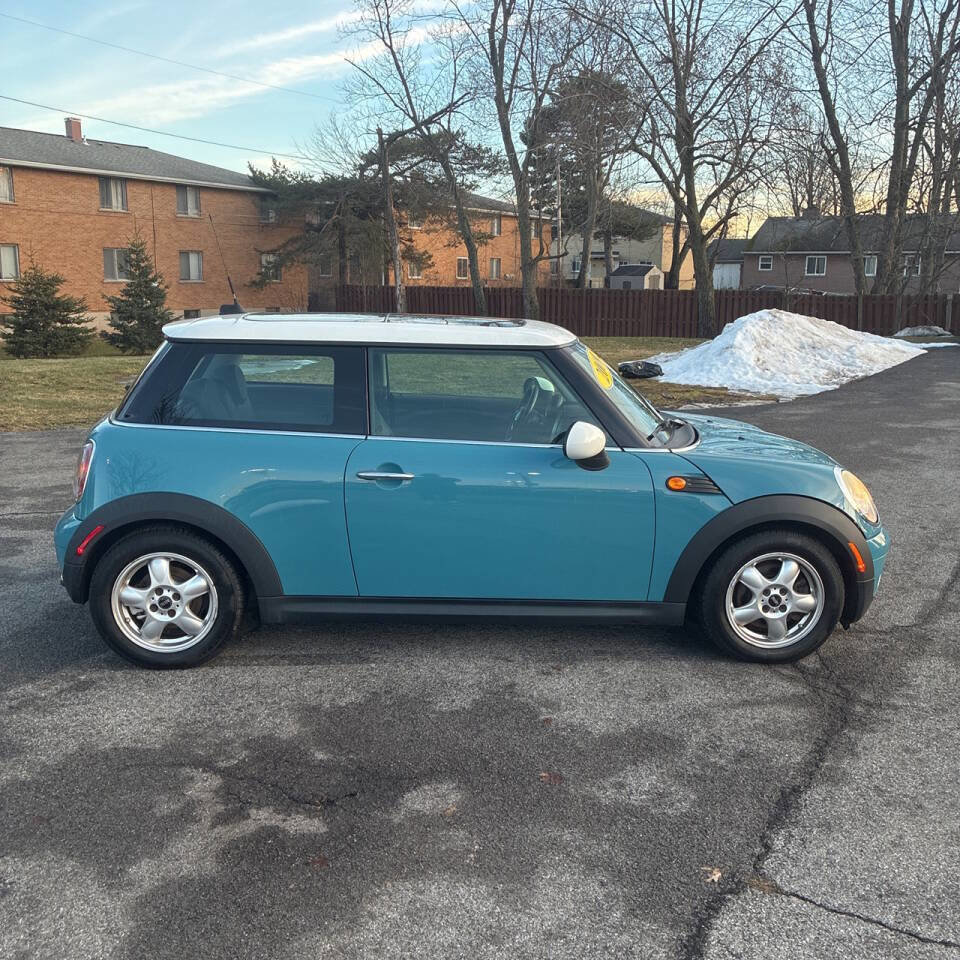 Used 2009 MINI Cooper Hardtop image 2
