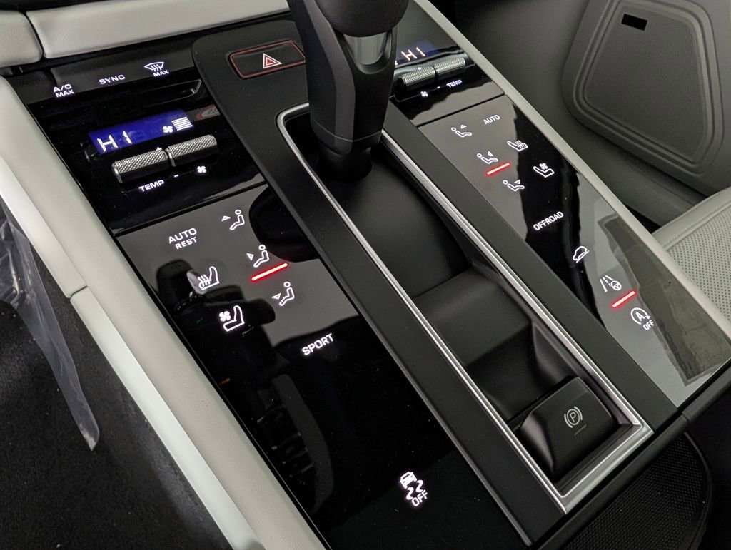 New 2026 Porsche Macan image 33