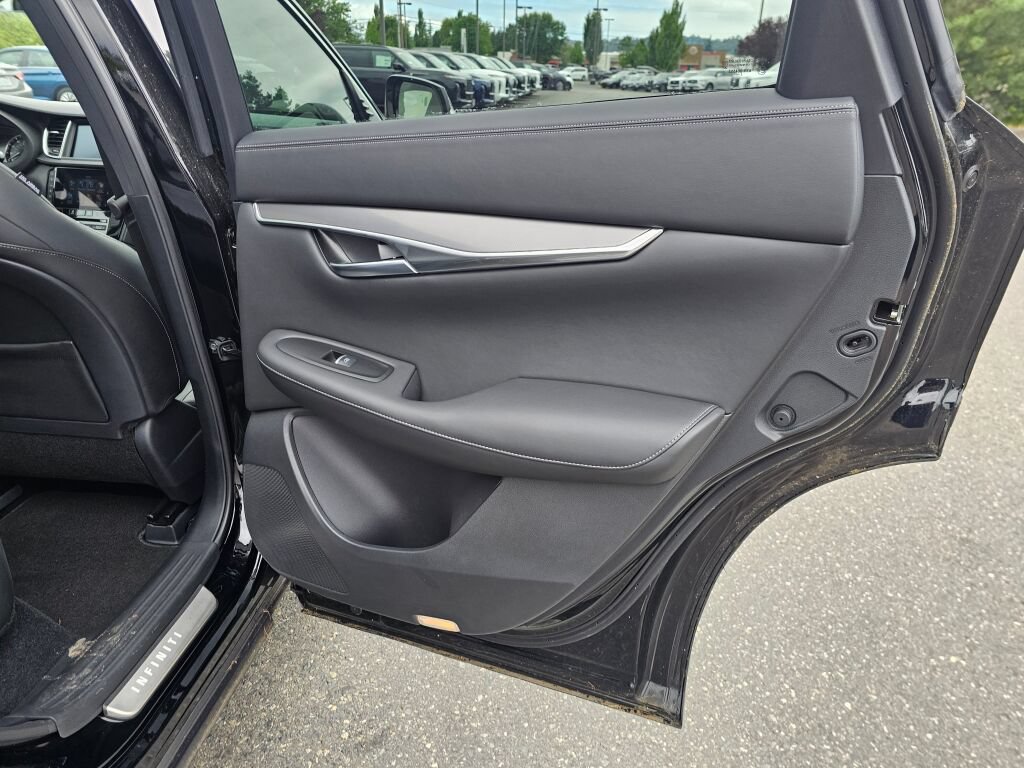 Used 2024 INFINITI QX60 Pure AWD/4WD image 14
