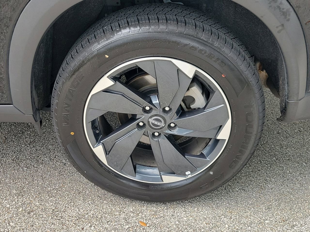 Used 2025 Nissan Rogue SV image 5