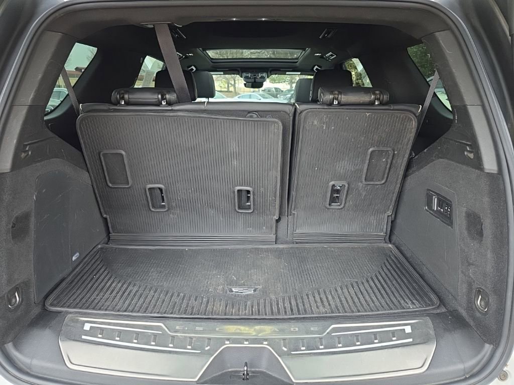 Used 2021 Cadillac Escalade Premium Luxury w/ LPO, Illumination Package image 19
