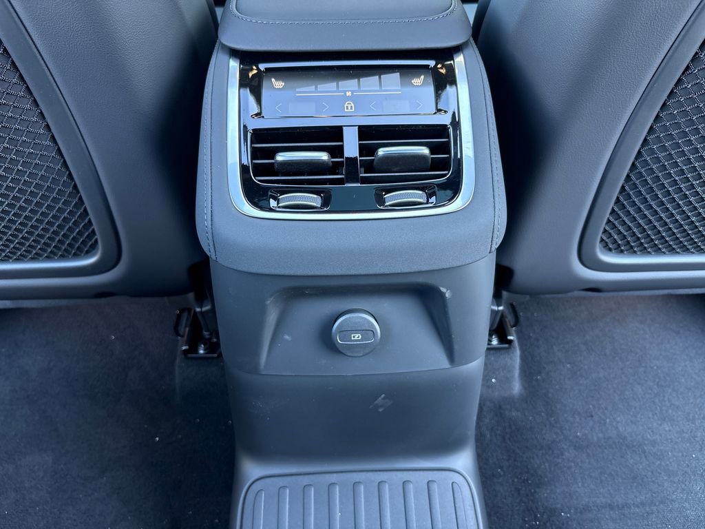 New 2026 Volvo XC90 T8 Core image 12
