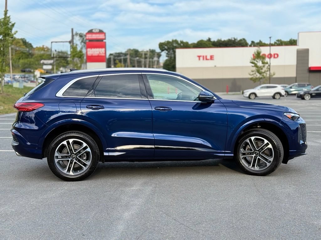 Certified 2025 Audi Q5 Premium w/ Convenience Package AWD/4WD image 8