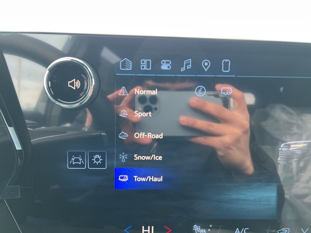 New 2026 Chevrolet Traverse LT image 22