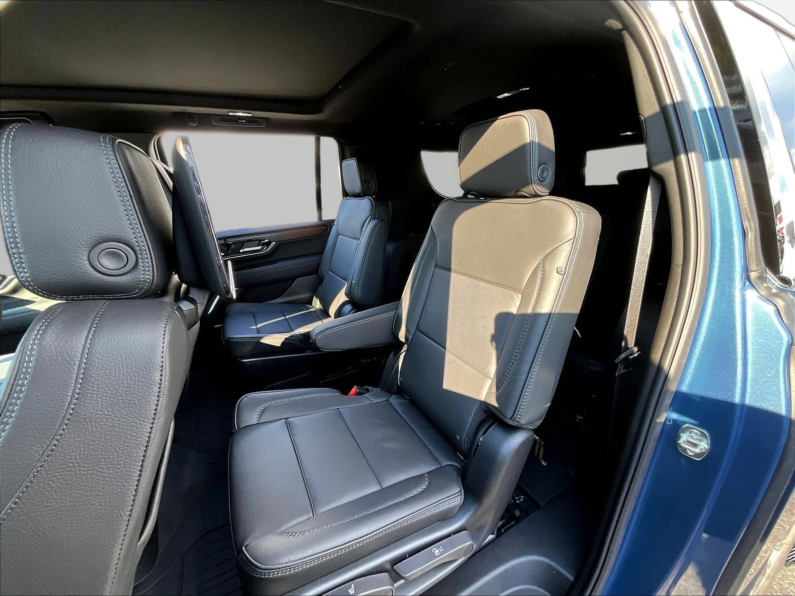New 2026 GMC Yukon XL Denali w/ Denali Reserve Package AWD/4WD image 18