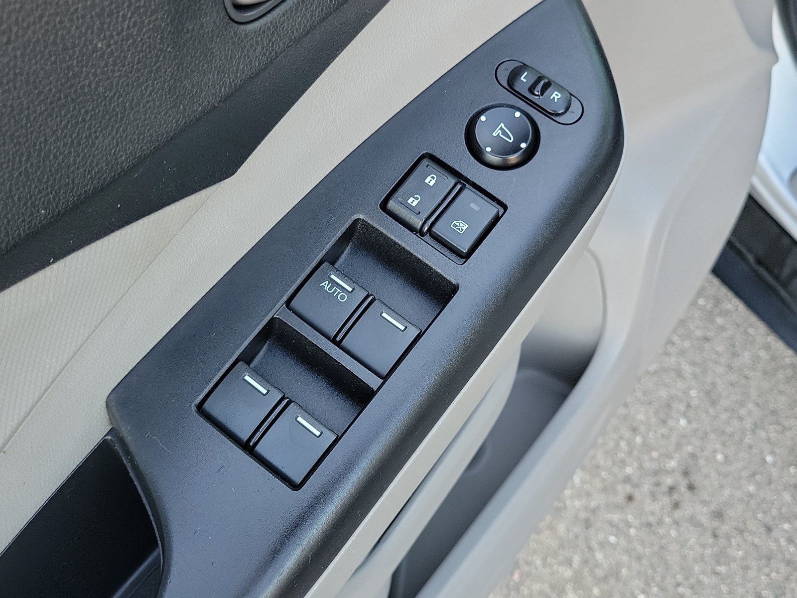 Used 2014 Honda CR-V LX image 14