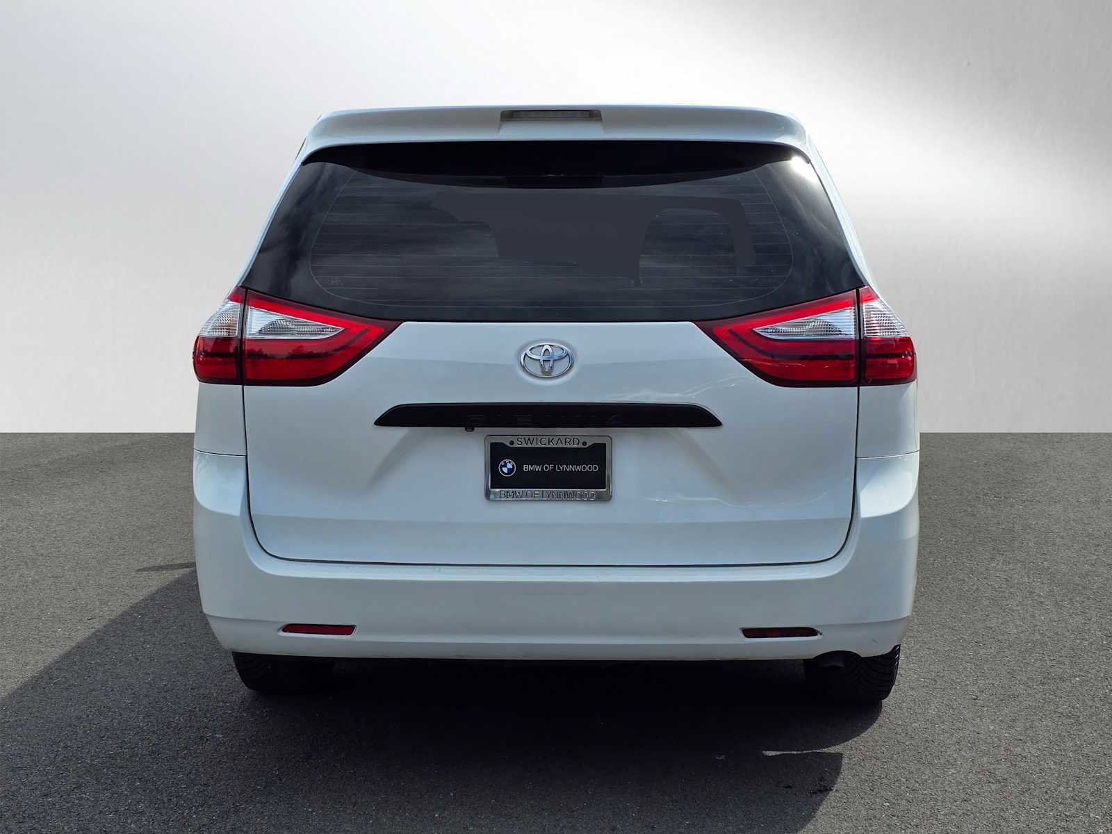 Used 2017 Toyota Sienna L FWD image 4
