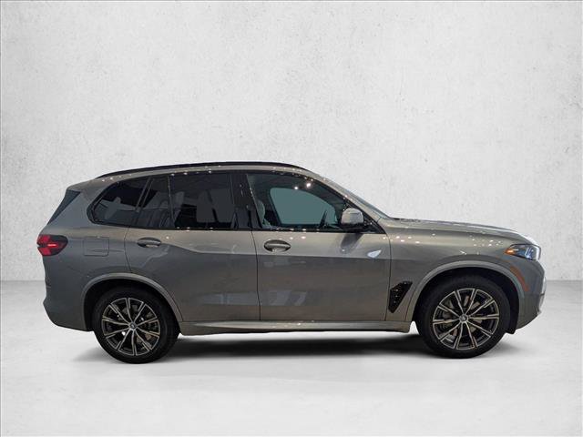 Used 2025 BMW X5 xDrive50e w/ M Sport Package image 4