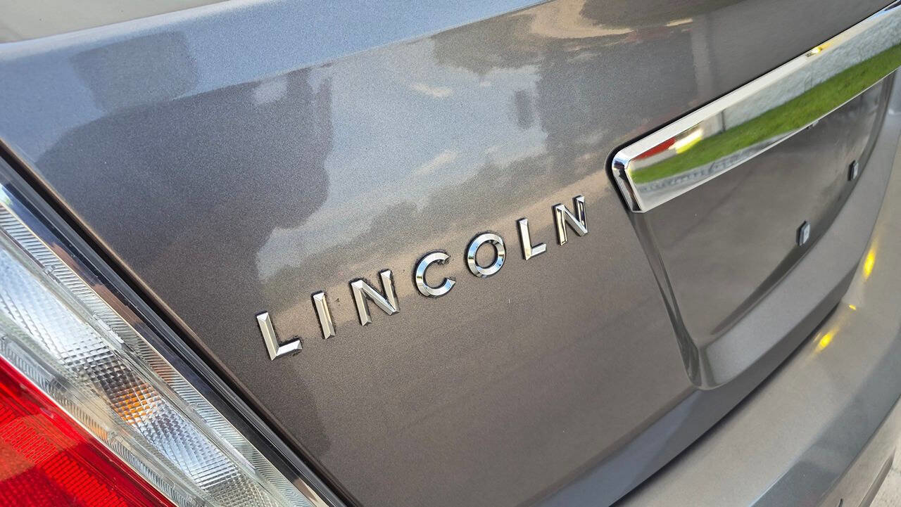 Used 2012 Lincoln MKS FWD image 29