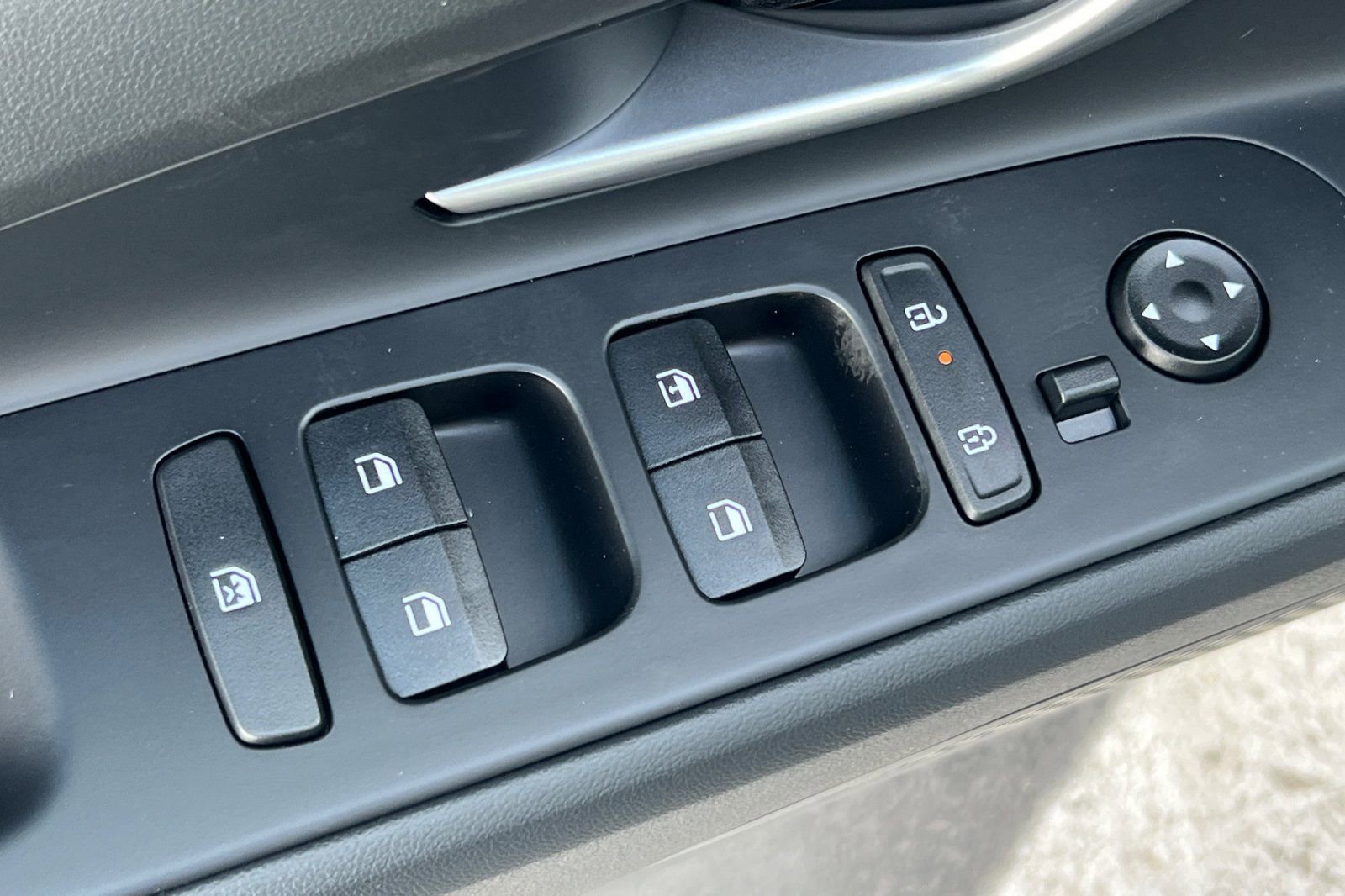 Used 2025 Hyundai Elantra SE image 15